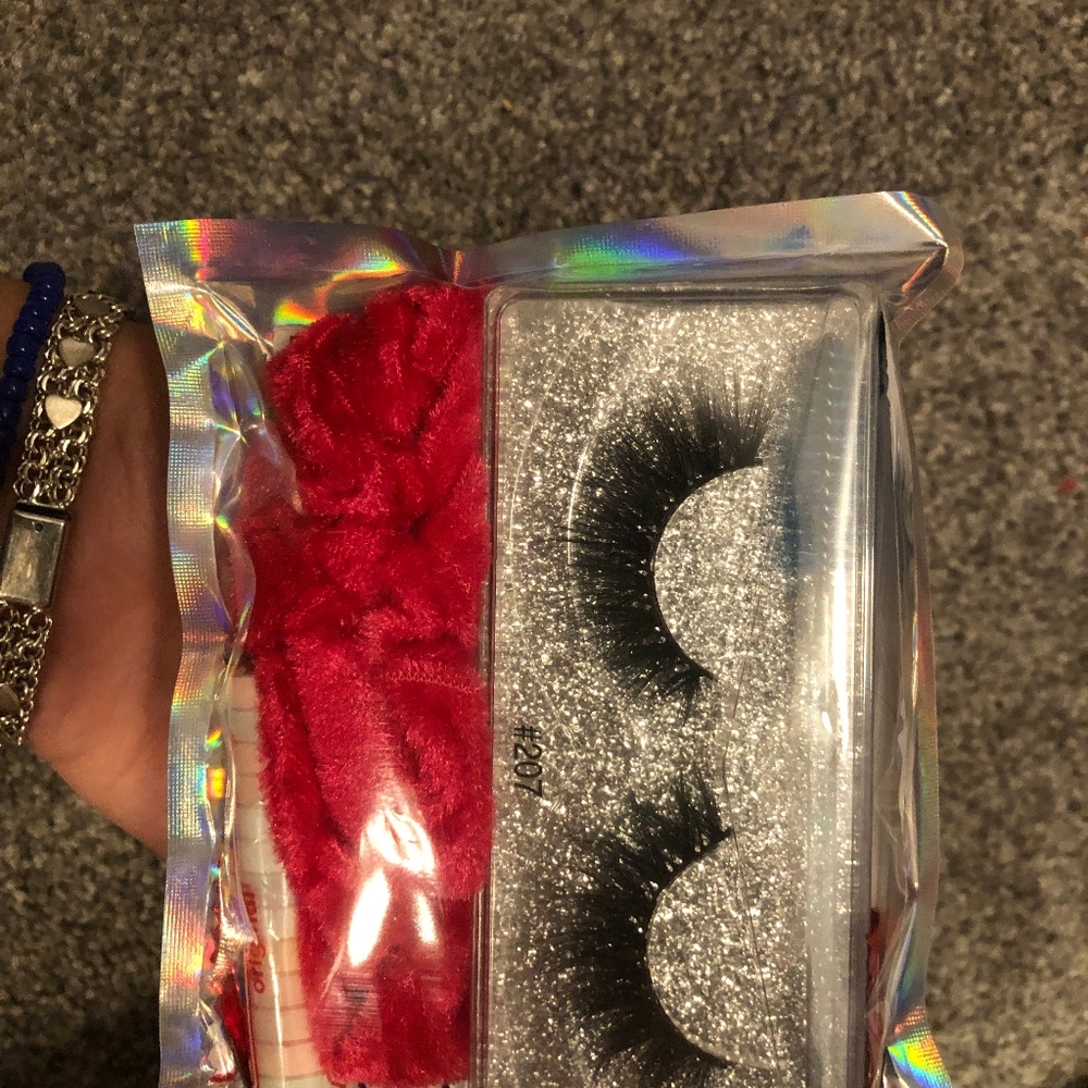 Eyelashes - Picture 3 of 6